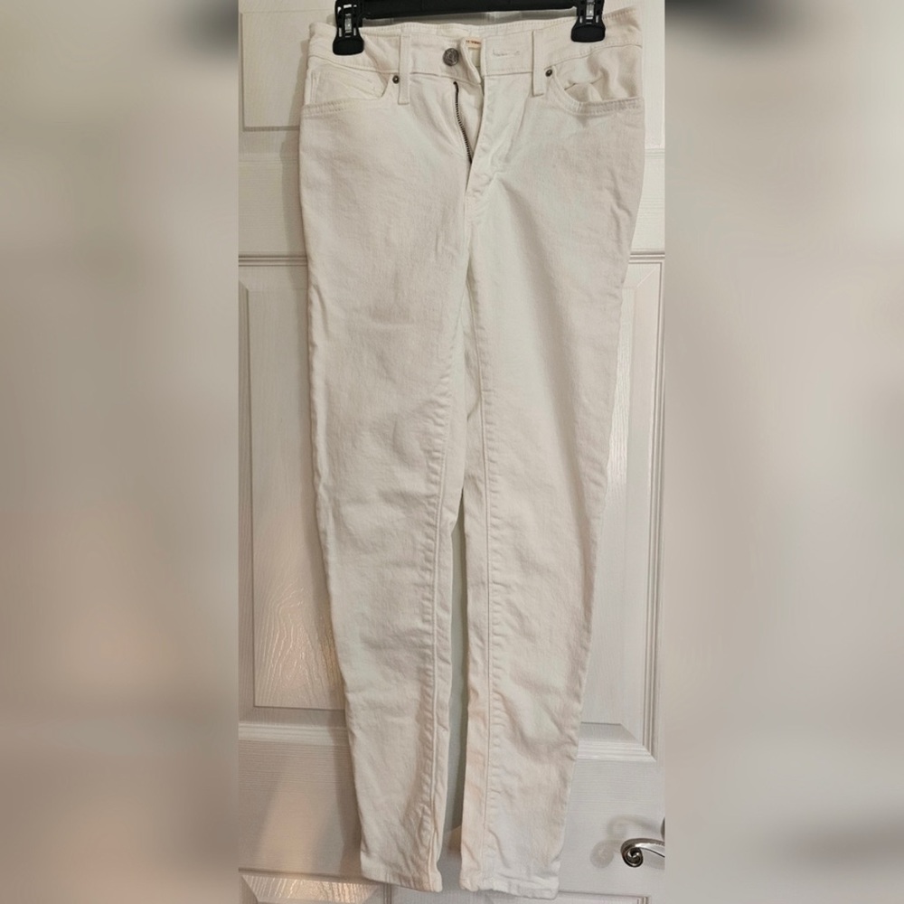 Levi’s 721 High Rise Skinny jean. 27 waist, 30 length. Excellent condition.